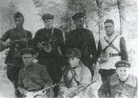 Иллюстрация к книге — Лесные солдаты. Партизанская война на Северо-Западе СССР. 1941-1944 [i_011.jpg]