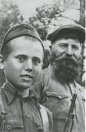 Иллюстрация к книге — Лесные солдаты. Партизанская война на Северо-Западе СССР. 1941-1944 [i_025.jpg]