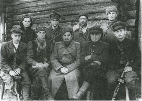 Иллюстрация к книге — Лесные солдаты. Партизанская война на Северо-Западе СССР. 1941-1944 [i_037.jpg]