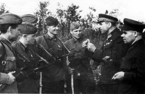 Иллюстрация к книге — Неизвестные солдаты. Сражения на внешнем фронте блокады Ленинграда [i_018.jpg]