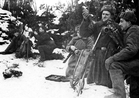 Иллюстрация к книге — Неизвестные солдаты. Сражения на внешнем фронте блокады Ленинграда [i_025.jpg]