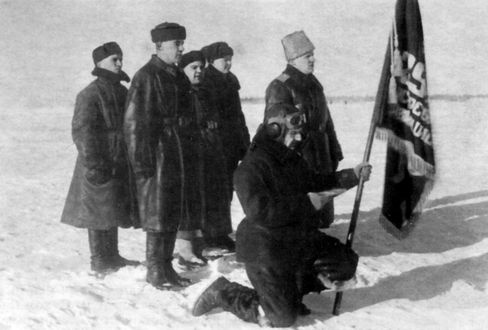 Иллюстрация к книге — Неизвестные солдаты. Сражения на внешнем фронте блокады Ленинграда [i_040.jpg]