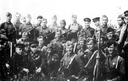 Иллюстрация к книге — Неизвестные солдаты. Сражения на внешнем фронте блокады Ленинграда [i_054.jpg]