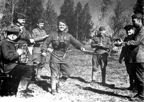 Иллюстрация к книге — Неизвестные солдаты. Сражения на внешнем фронте блокады Ленинграда [i_069.jpg]