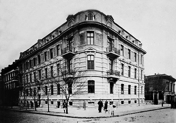 Иллюстрация к книге — Сабанеев мост [i_005.jpg]