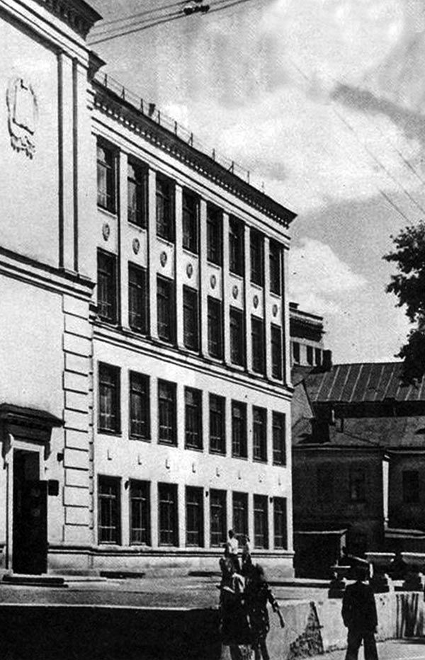 Иллюстрация к книге — Сабанеев мост [i_029.jpg]