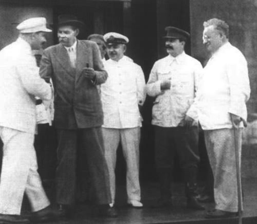 Иллюстрация к книге — Писатели и советские вожди [i_034.jpg]