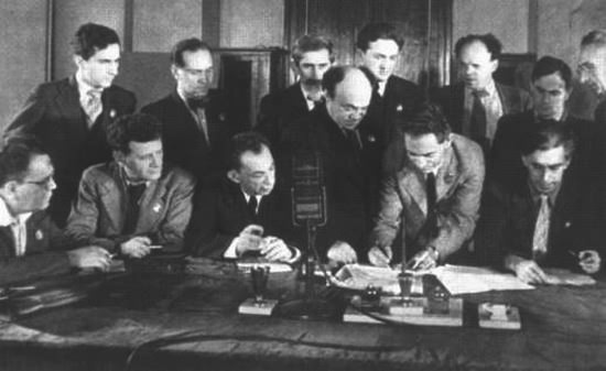 Иллюстрация к книге — Писатели и советские вожди [i_075.jpg]