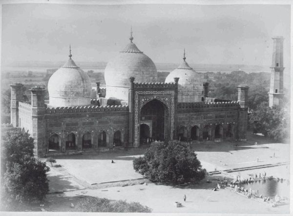 Иллюстрация к книге — История ислама. Исламская цивилизация от рождения до наших дней [i_269.jpg]