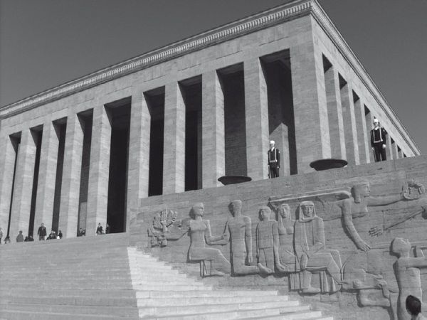 Иллюстрация к книге — История ислама. Исламская цивилизация от рождения до наших дней [i_334.jpg]