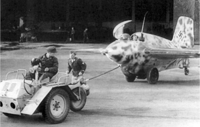 Иллюстрация к книге — Me 163 "Komet" – истребитель "Летающих крепостей" [i_090.jpg]