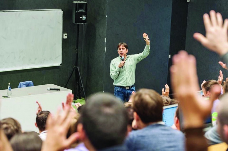 Иллюстрация к книге — Бизнес - это страсть. Идем вперед! 35 принципов от топ-менеджера Оzоn.ru [i_145.jpg]