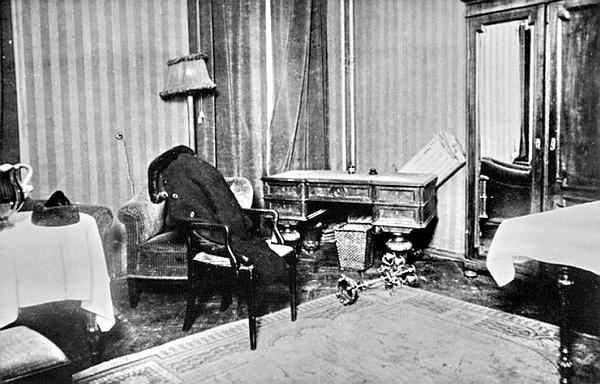 Иллюстрация к книге — История Петербурга наизнанку. Заметки на полях городских летописей [_19.jpg]