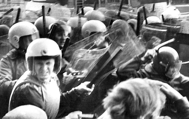 Иллюстрация к книге — Жертвы Черного Октября. 1993 [i_014.jpg]