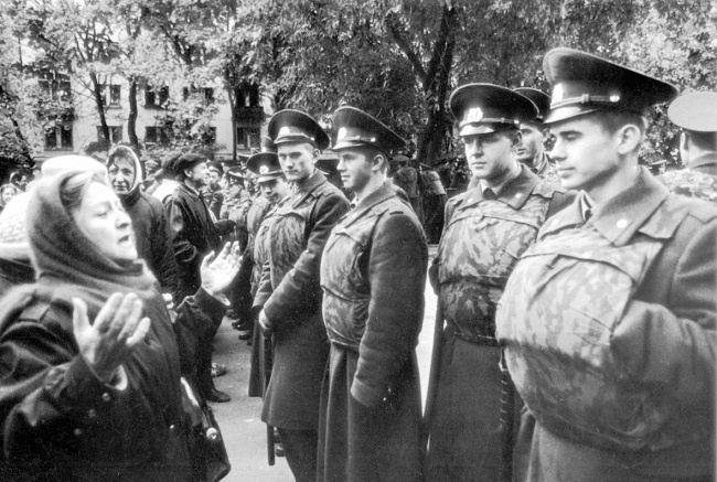 Иллюстрация к книге — Жертвы Черного Октября. 1993 [i_020.jpg]