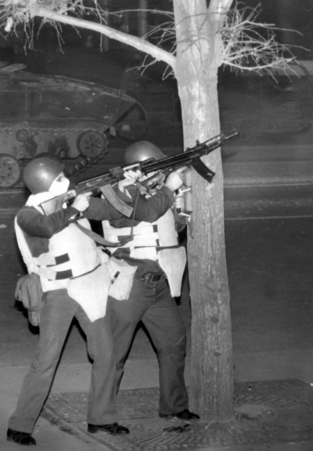 Иллюстрация к книге — Жертвы Черного Октября. 1993 [i_031.jpg]