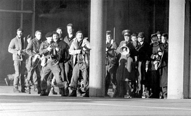 Иллюстрация к книге — Жертвы Черного Октября. 1993 [i_038.jpg]