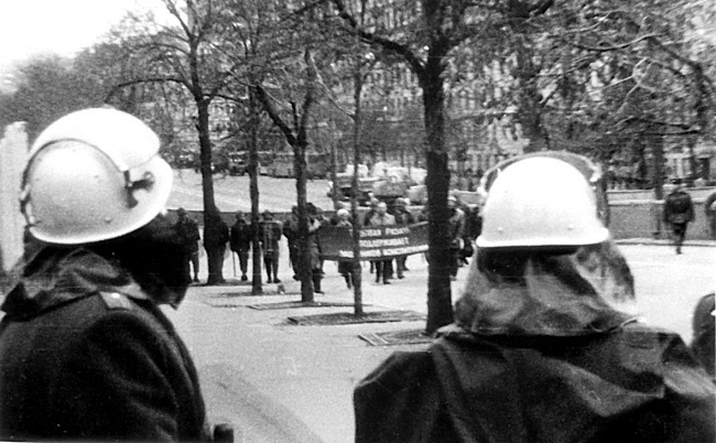 Иллюстрация к книге — Жертвы Черного Октября. 1993 [i_062.jpg]