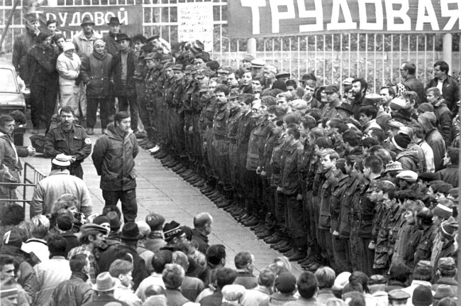 Иллюстрация к книге — Жертвы Черного Октября. 1993 [i_097.jpg]