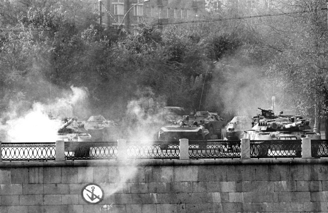 Иллюстрация к книге — Жертвы Черного Октября. 1993 [i_100.jpg]