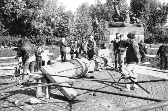 Иллюстрация к книге — Жертвы Черного Октября. 1993 [i_104.jpg]