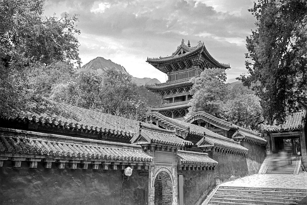 Иллюстрация к книге — Тайны богов [i_028.jpg]