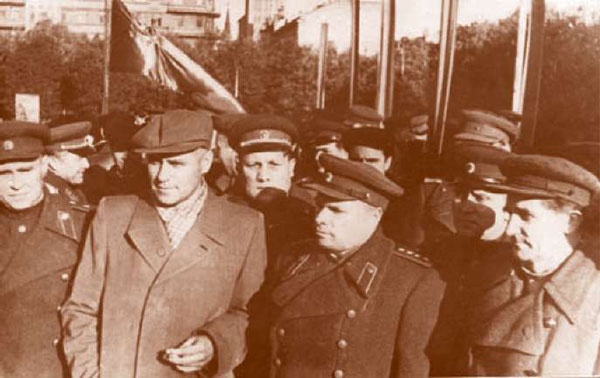 Иллюстрация к книге — Внутренние войска. История в лицах [i_090.jpg]