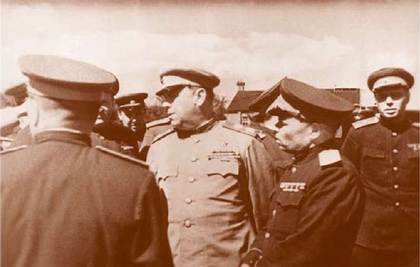 Иллюстрация к книге — Внутренние войска. История в лицах [i_091.jpg]