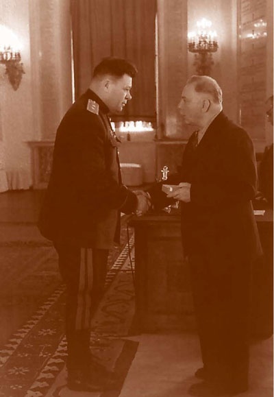 Иллюстрация к книге — Внутренние войска. История в лицах [i_148.jpg]