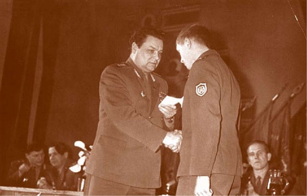 Иллюстрация к книге — Внутренние войска. История в лицах [i_164.jpg]