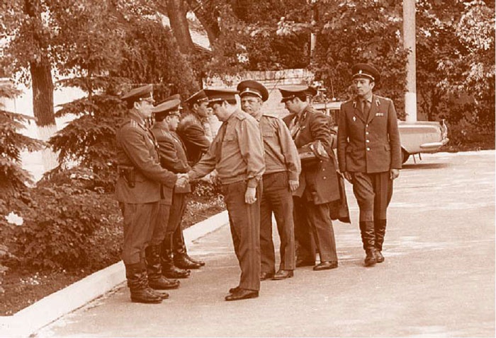 Иллюстрация к книге — Внутренние войска. История в лицах [i_165.jpg]