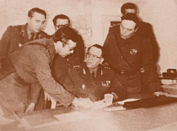 Иллюстрация к книге — Внутренние войска. История в лицах [i_174.jpg]