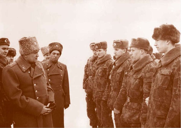 Иллюстрация к книге — Внутренние войска. История в лицах [i_179.jpg]