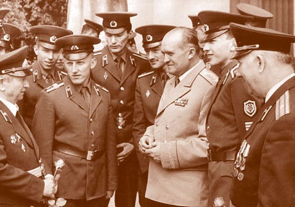 Иллюстрация к книге — Внутренние войска. История в лицах [i_180.jpg]