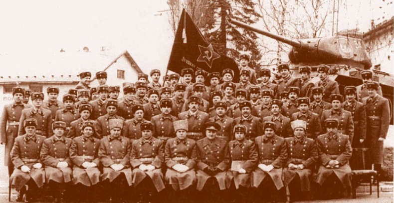 Иллюстрация к книге — Внутренние войска. История в лицах [i_216.jpg]