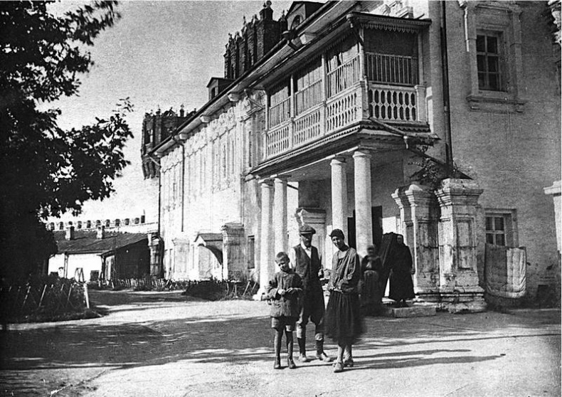 Иллюстрация к книге — Бывшие люди. Последние дни русской аристократии [i_038.jpg]