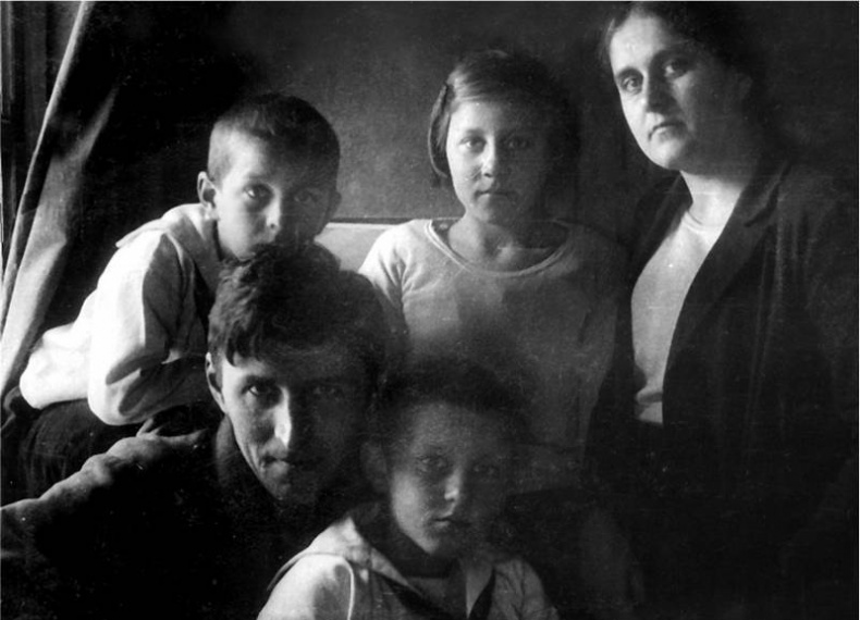 Иллюстрация к книге — Бывшие люди. Последние дни русской аристократии [i_042.jpg]