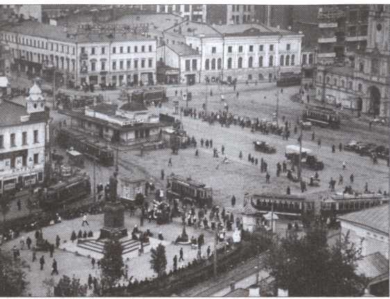 Иллюстрация к книге — Легенды московского застолья. Заметки о вкусной, не очень вкусной, здоровой и не совсем здоровой, но все равно удивительно интересной жизни [i_010.jpg]