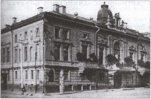 Иллюстрация к книге — Легенды московского застолья. Заметки о вкусной, не очень вкусной, здоровой и не совсем здоровой, но все равно удивительно интересной жизни [i_015.jpg]