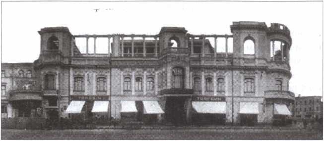 Иллюстрация к книге — Легенды московского застолья. Заметки о вкусной, не очень вкусной, здоровой и не совсем здоровой, но все равно удивительно интересной жизни [i_018.jpg]