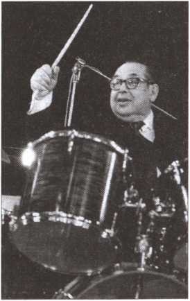 Иллюстрация к книге — Легенды московского застолья. Заметки о вкусной, не очень вкусной, здоровой и не совсем здоровой, но все равно удивительно интересной жизни [i_024.jpg]