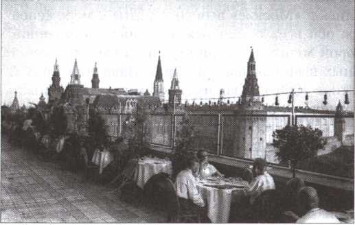 Иллюстрация к книге — Легенды московского застолья. Заметки о вкусной, не очень вкусной, здоровой и не совсем здоровой, но все равно удивительно интересной жизни [i_028.jpg]