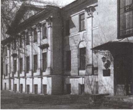 Иллюстрация к книге — Легенды московского застолья. Заметки о вкусной, не очень вкусной, здоровой и не совсем здоровой, но все равно удивительно интересной жизни [i_039.jpg]