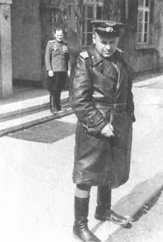 Иллюстрация к книге — Прикрой, атакую! В атаке - "Меч" [_25.jpg]