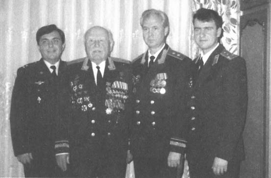 Иллюстрация к книге — Прикрой, атакую! В атаке - "Меч" [_30.jpg]