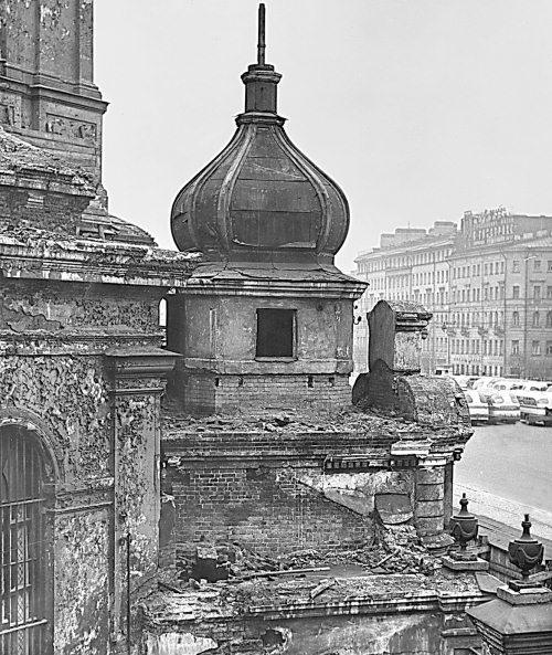 Иллюстрация к книге — Сенная площадь. Вчера, сегодня, завтра [i_026.jpg]