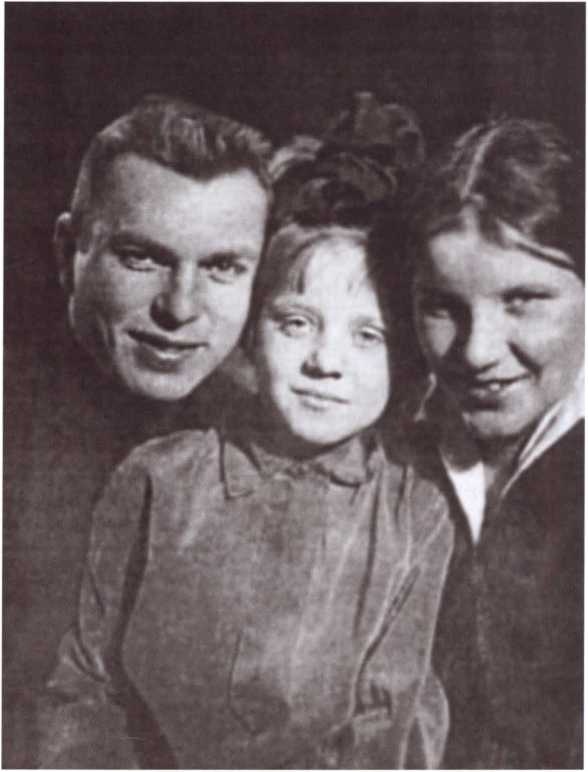 Иллюстрация к книге — Виктор Лягин. Подвиг разведчика [image37.jpg]