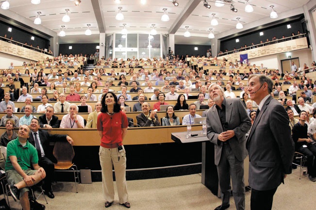 Иллюстрация к книге — Частица на краю Вселенной. Как охота на бозон Хиггса ведет нас к границам нового мира [i_048.jpg]