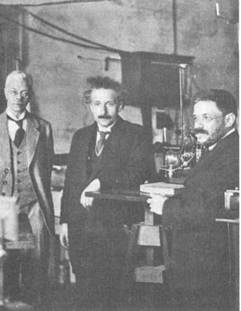 Иллюстрация к книге — Гейзенберг. Принцип неопределенности [pic_21.jpg]