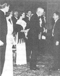 Иллюстрация к книге — Гейзенберг. Принцип неопределенности [pic_46.jpg]